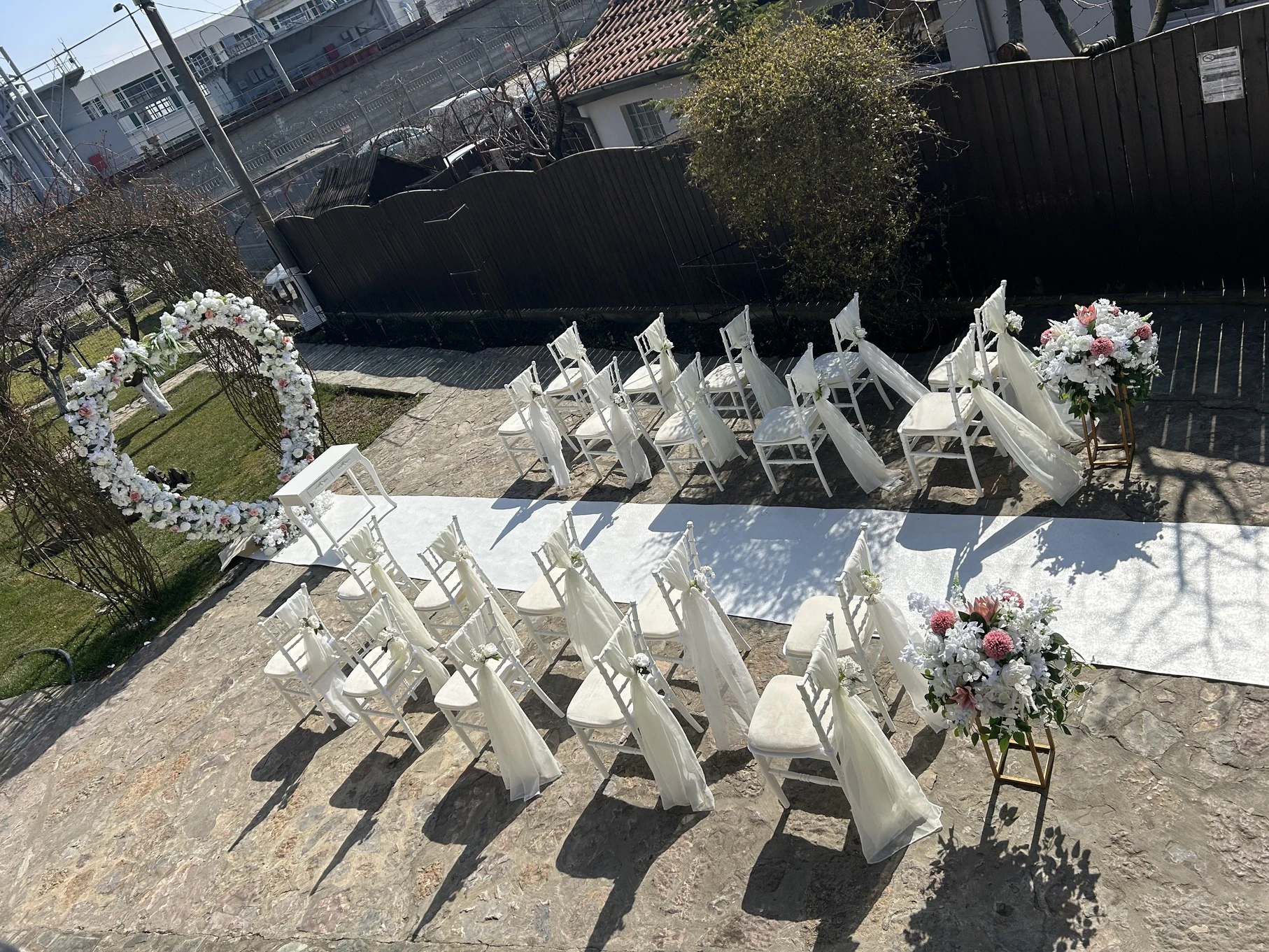 Decor cununie civila in aer liber