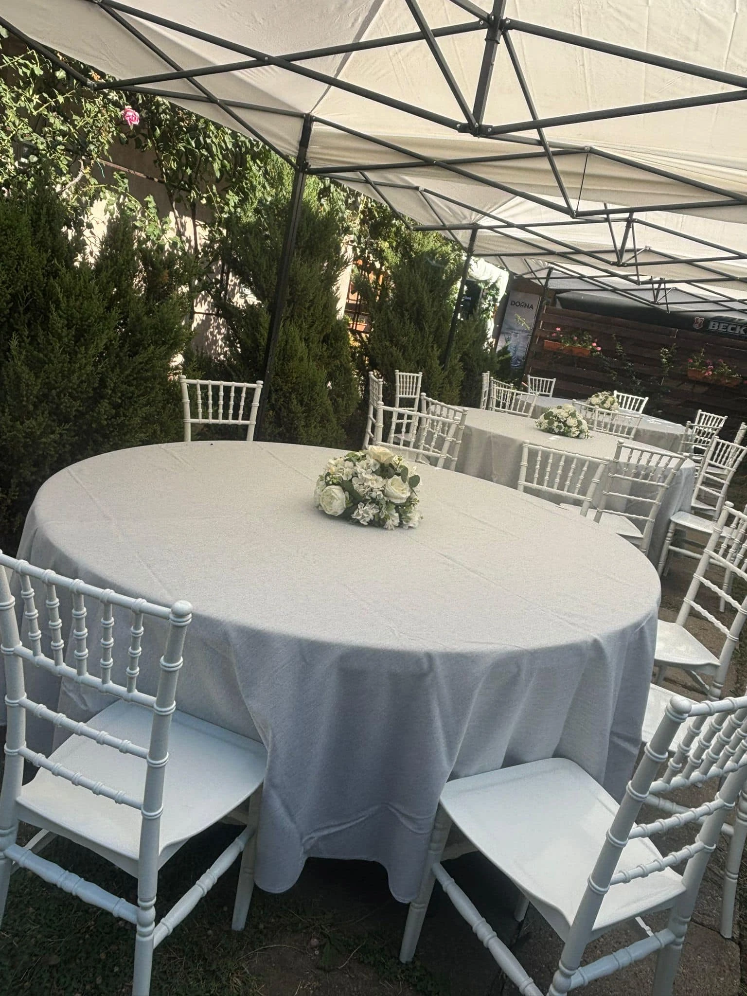 Inchiriere mese si scaune